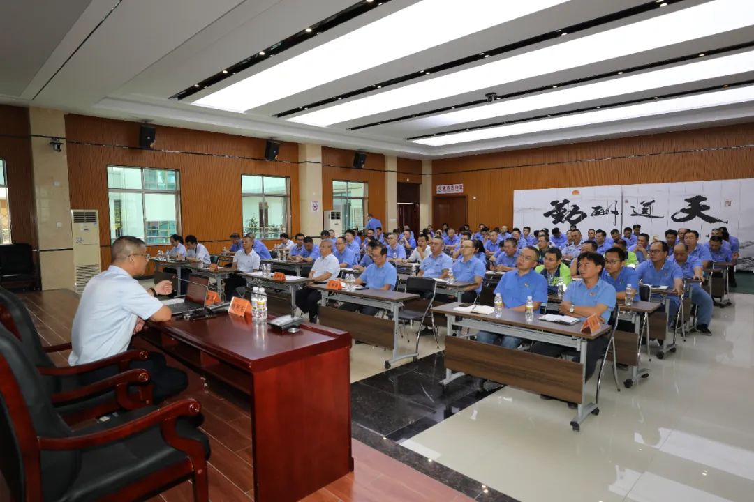 尊龙凯时党委书记刘明东教学主题教育专题党课