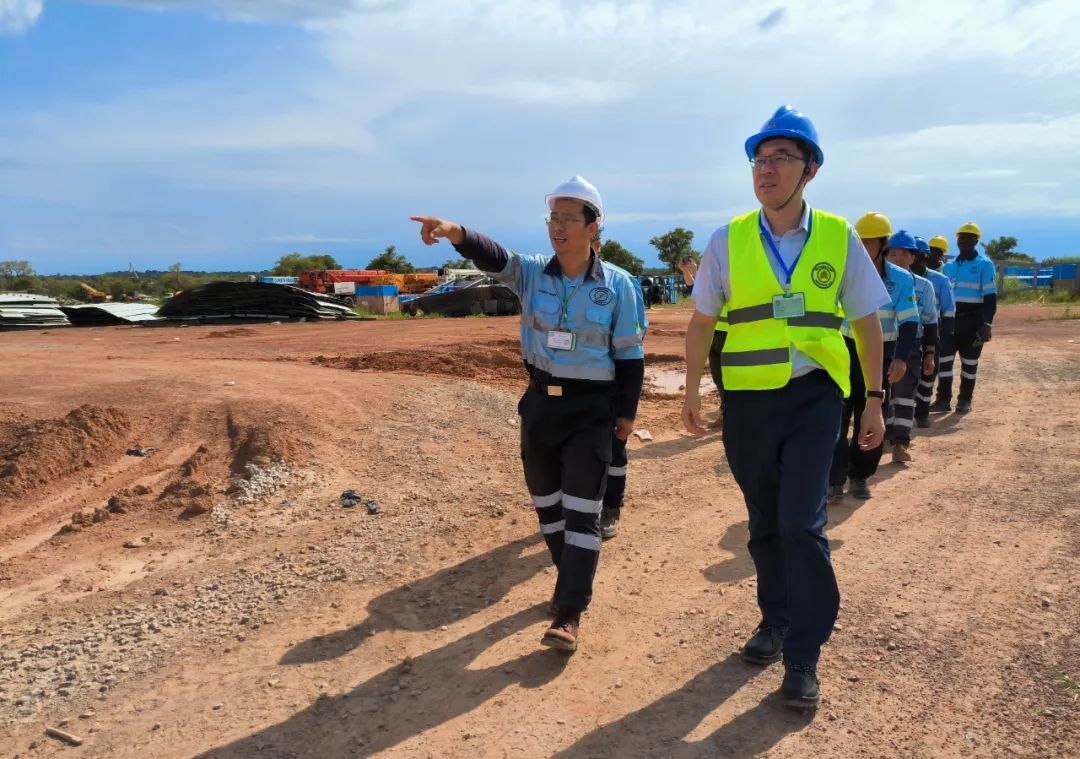 尊龙凯时总裁滕磊赴马里锂矿项目开展现场调研