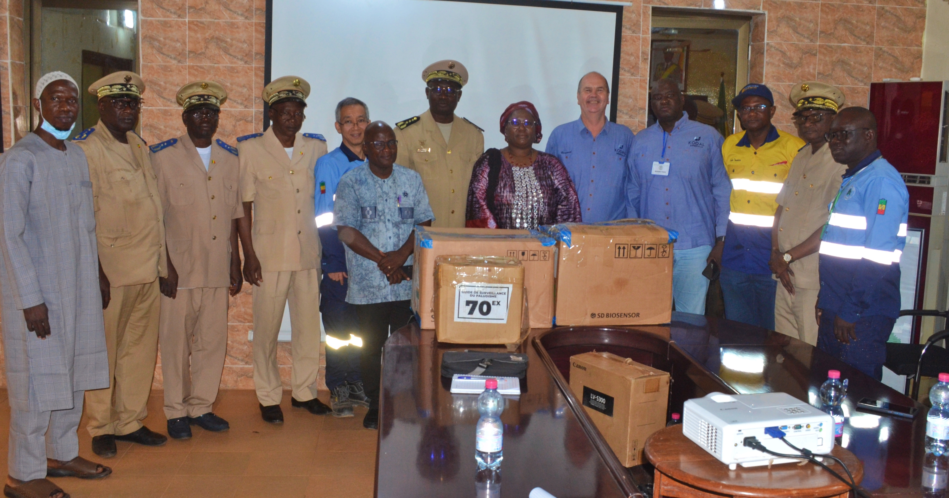 马里锂矿项目联合复星基金会向外地社区捐赠抗疟疾药物