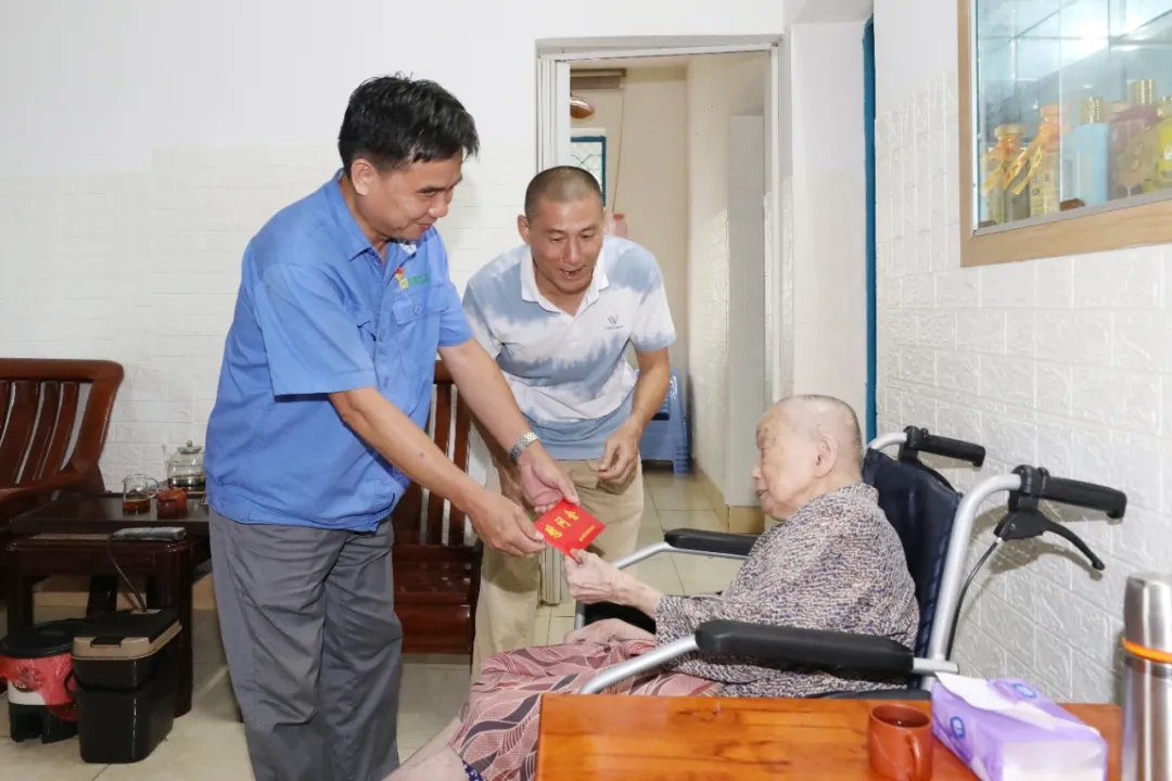 尊龙凯时开展国庆节前慰问活动