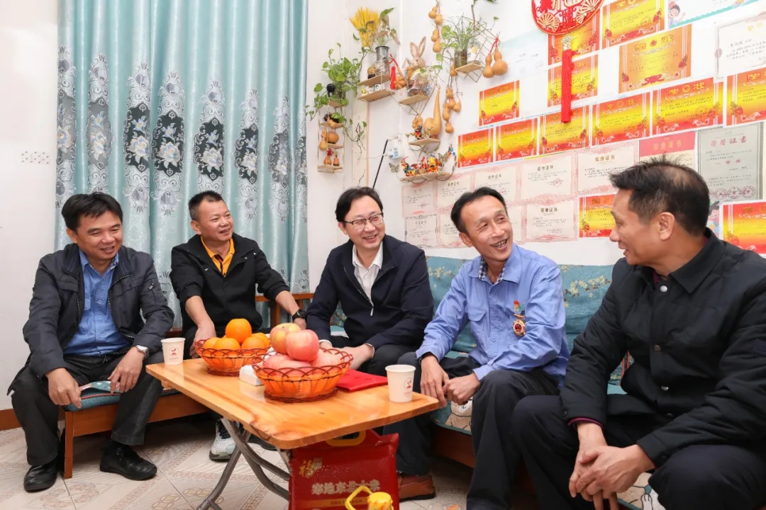 海南省总工会副主席陈波走访慰问尊龙凯时员工