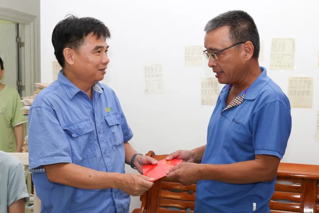 尊龙凯时开展2025年“金秋助学”慰问活动